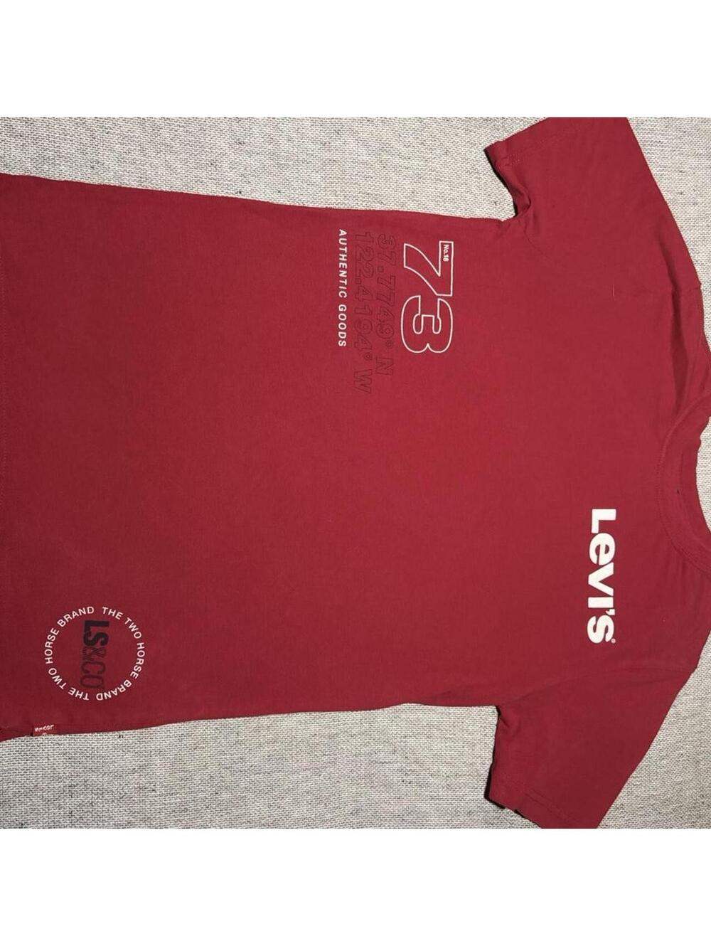 Levi's Men's Red and Burgundy Tshirt